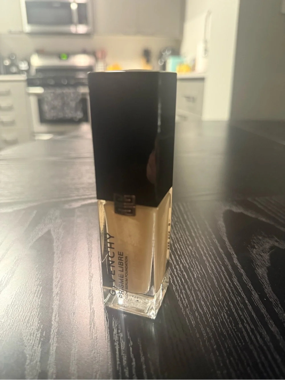 Givenchy Prisme Libre Glow Serum Foundation - 1N